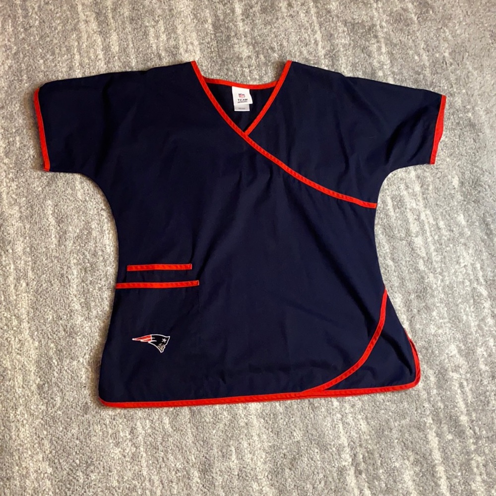 Patriots scrub top